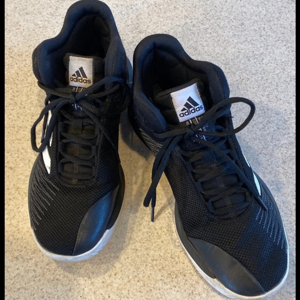 Adidas Men’s Black Basketball Shoes size 8